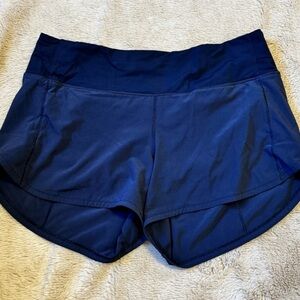 Sz 8 Lululemon Speed Up Mid-Rise Short 4"
Black